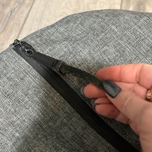 Herschel Novel Duffle HARDLY used - Picture 6 of 7